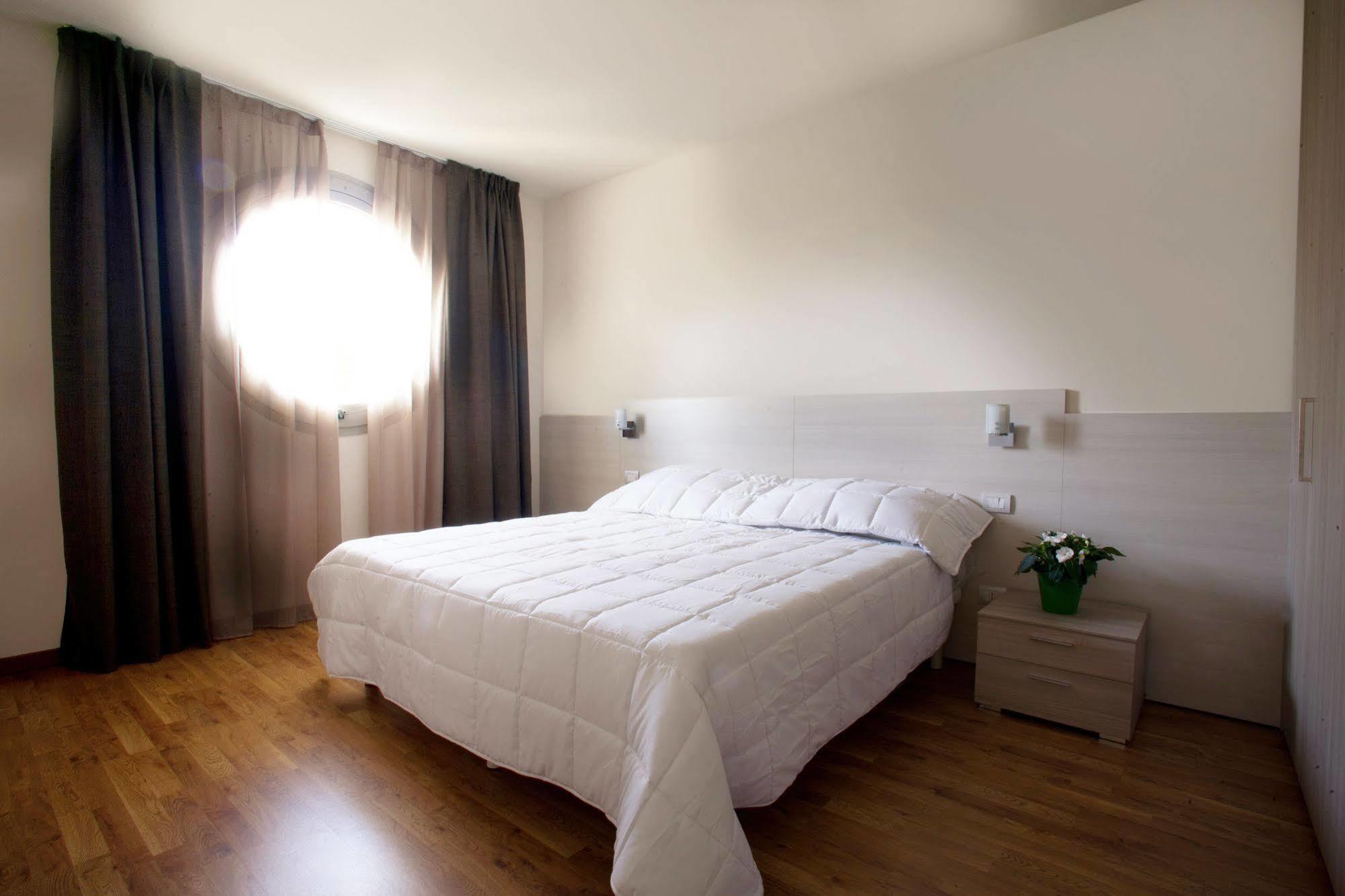 Residence Le Querce Cernusco Sul Naviglio Buitenkant foto